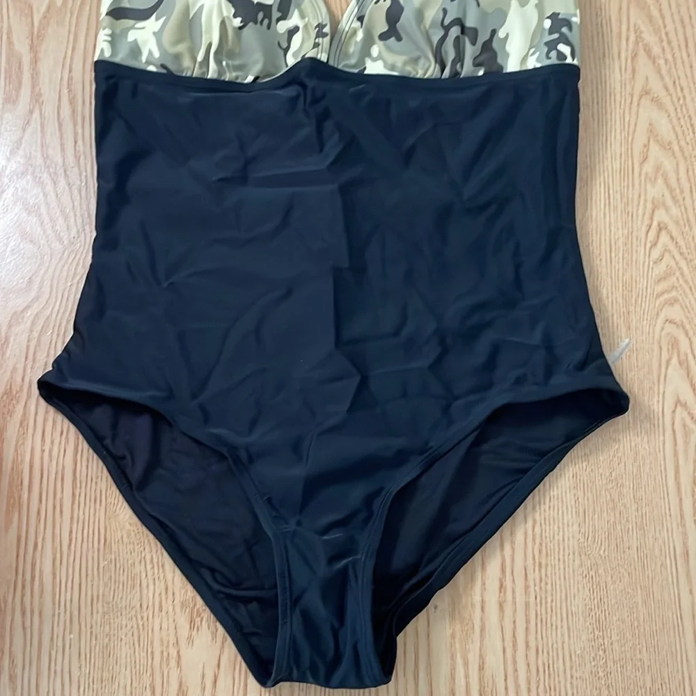 New win 1pc Halter Camo Print Black Swimsuit size Large